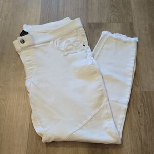 HUE Women's Crisp White Ankle Jeans